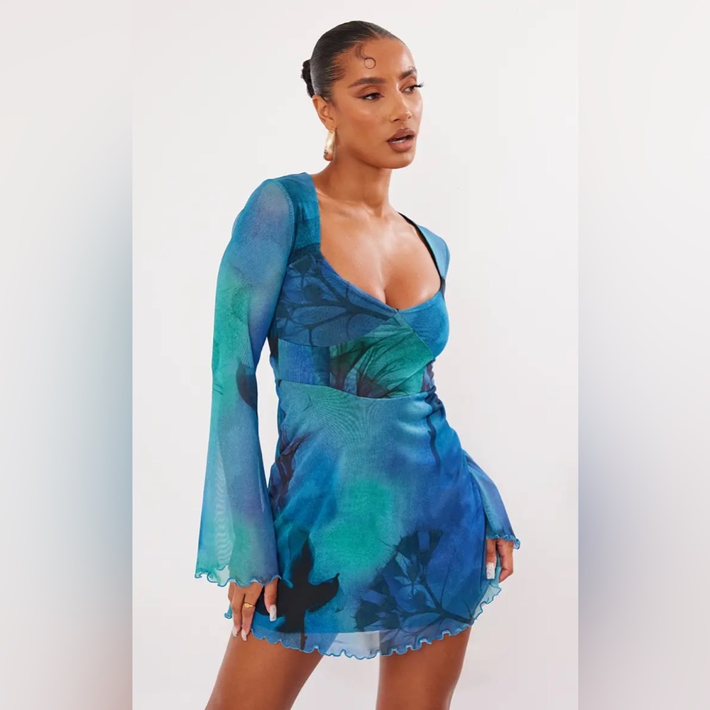 Pretty Little Thing Blue Blur Floral Print Mesh Underbust Detail Shift Dress